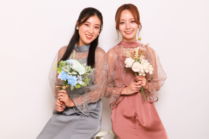 ドレスアップした女性2名